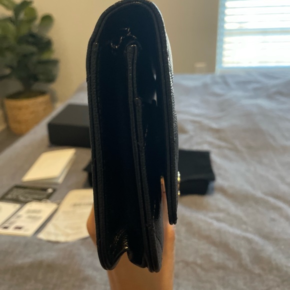 CHANEL
Caviar Quilted Golden Class Wallet On Chain WOC Black - Picture 6 of 16